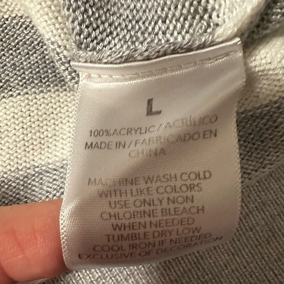 Women’s EV1 Grey And White Striped Large Pullover Lightweight Sweater. - Picture 10 of 11